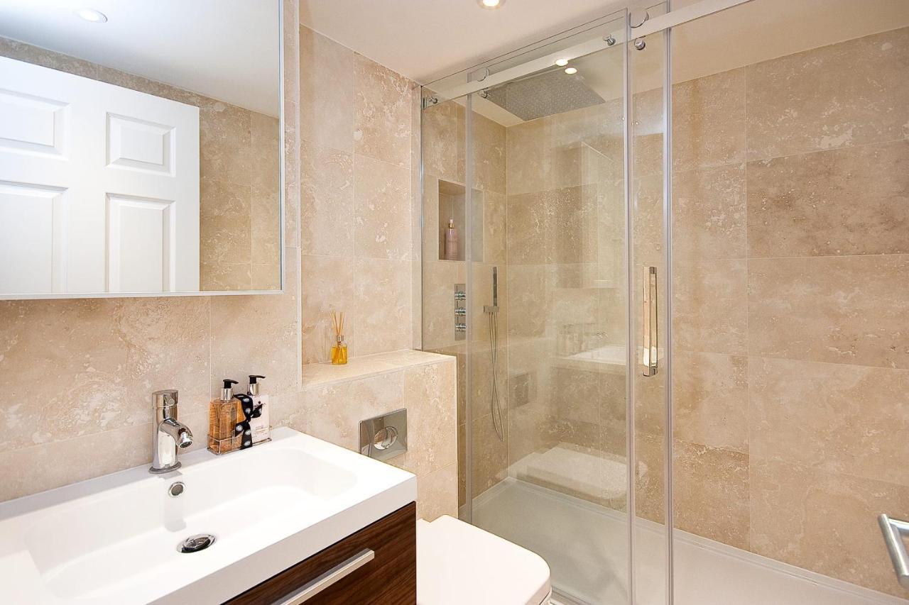 Stunning 2-Bedroom-Hosted By Sweetstay Londres Exterior foto